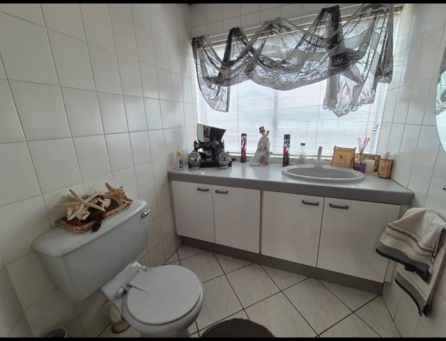 3 BEDROOM HOUSE FOR SALE IN VANDERBIJLPARK SE 3